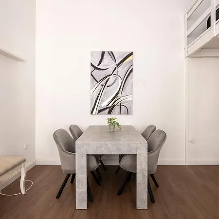 Cozy & Dream Next To The Famous Synagogue Apartment *